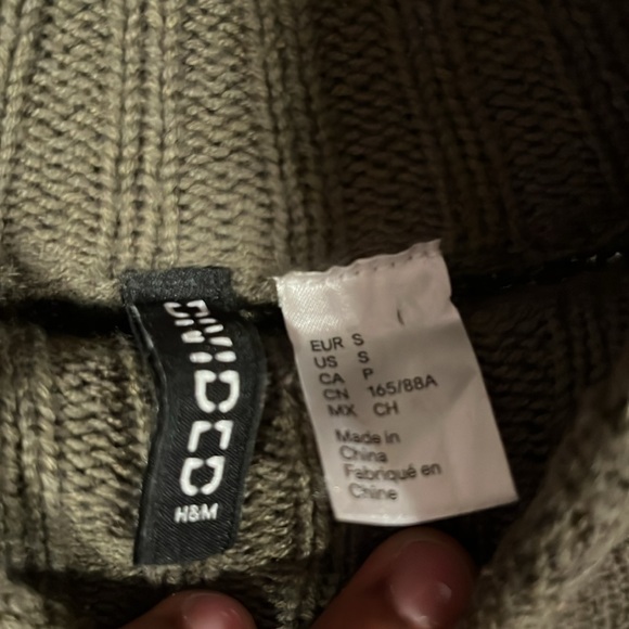 H&M Divided Mock Turtleneck- Dark Khaki Green Sweater - Picture 4 of 4